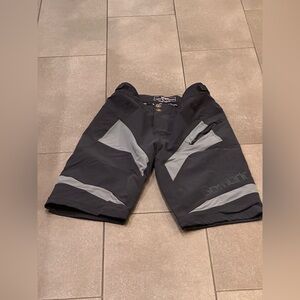 Men’s L Sombrio Black & Gray Mountain Bike Shorts